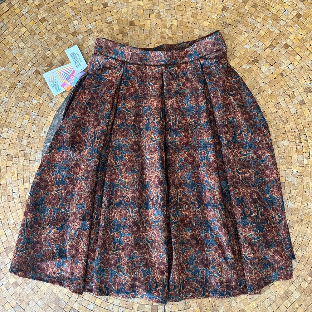 LuLaRoe Madison skirt with pockets and pleats. XS